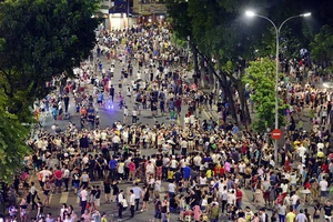 Hà Nội chưa cho phép mở rộng phố đi bộ