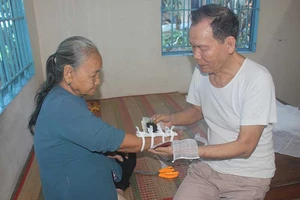 Dành cả đời chữa bệnh giúp người