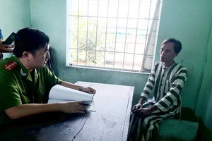 Khó xử vụ nghi ngáo đá đánh mẹ nuôi dã man