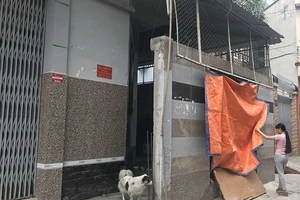 Hàng xóm không ưng, khỏi trổ cửa