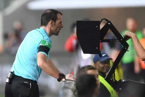 IFAB duyệt bốn trường hợp trọng tài tham khảo VAR