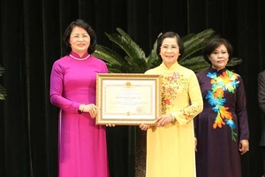 Tặng huân chương Độc lập cho các nguyên lãnh đạo TP.HCM