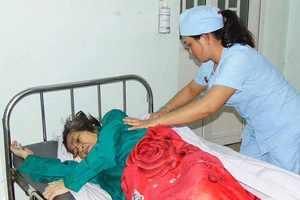 Những y công lặng thầm ở bệnh viện