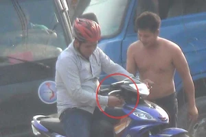 Vụ xả bùn hầm cầu: Chuyển công an viên về trực ban