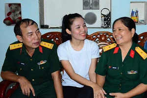 Nữ sinh tình nguyện lên đường tòng quân