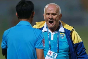 V-League bình mới rượu cũ!