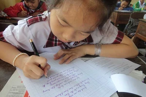 ‘Đứng hình’ khi nhận dòng chữ ‘Anh iêu em’