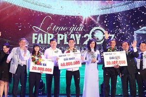 Văn Toàn đăng quang