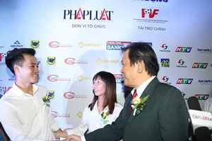 Lan tỏa cái đẹp từ sân cỏ đến đời thường