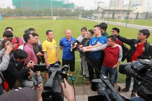 Ông Park thảnh thơi, ông Chung khó xơi