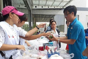 Tình người trong hoạn nạn