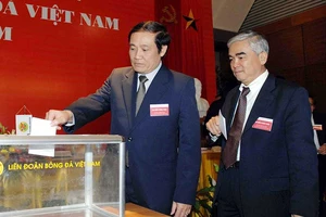 Bầu Đức và những câu hỏi không ai trả lời