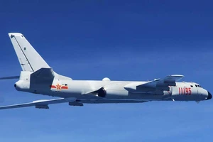 Máy bay Trung Quốc bất ngờ tập trận trên biển Đông