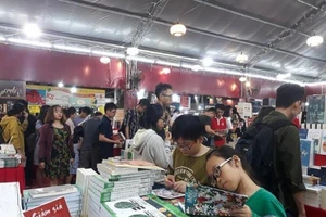 Giới trẻ đến hội sách 'check in' rồi... sao nữa?