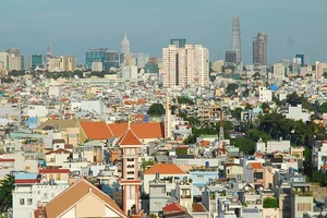 Không được xây khách sạn trên đất ở?