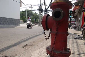 Nhiều trụ cứu hỏa ở TP.HCM tê liệt