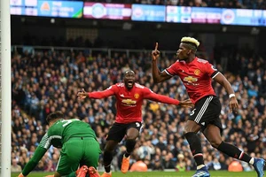 Champagne chua chát ở Etihad!