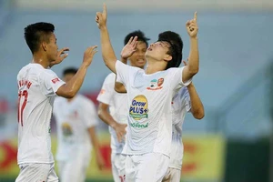 Sóng ngầm V-League!