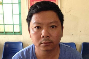 Làm giấy giả, chiếm đất tái định cư