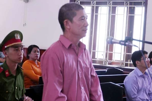 Bị truy tố, cán bộ Cục Thuế nói doanh nghiệp ‘gài bẫy’