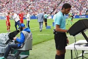 Công nghệ VAR đưa vào World Cup và đang bị hoài nghi