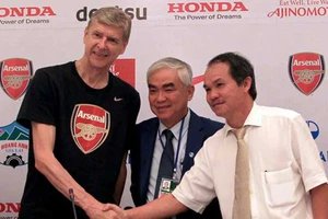 Bầu Đức và cái duyên với ông Wenger