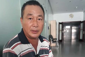 Hết hạn cấm xuất cảnh, vẫn bị vịn