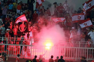 Bóng V-League lăn trong lo lắng, bất an