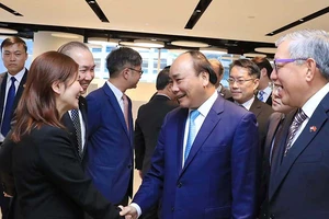 Thủ tướng đối thoại với lãnh đạo các DN hàng đầu Singapore