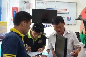 SIM đã bổ sung thông tin chính chủ vẫn bị khóa