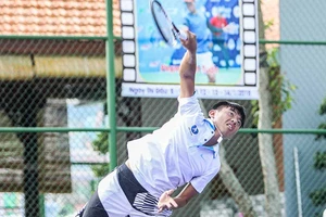 Lý Hoàng Nam ‘sao chép’ cách giao bóng của Djokovic