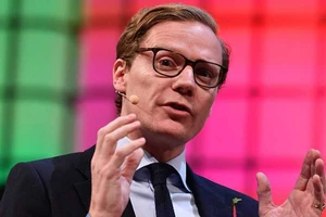 Sau bê bối dữ liệu Facebook, Cambridge Analytica phá sản
