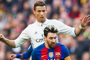 Ronaldo không cúi chào Messi