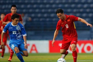 Thầy trò ông Park 5 tháng chơi 3 giải lớn