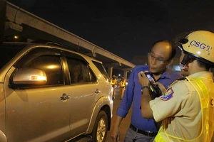 Ma men quậy tưng khi gặp CSGT