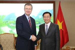 Phó Thủ tướng Vương Đình Huệ tiếp đại sứ Hoa Kỳ và Brazil