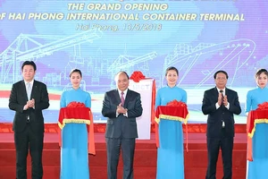 Thủ tướng dự khai trương cảng container quốc tế Hải Phòng