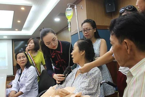 Giải cứu phụ nữ mang khối u 50 kg gần 4 năm