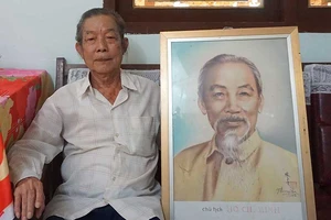 Bảy ngày lánh đạn vẽ tranh Bác Hồ