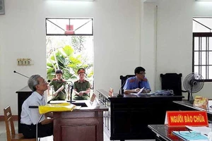 Dâm ô = 18 tháng án treo, tòa có đau không?