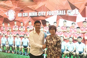 Hữu Thắng và bà Mae Mua về điều hành CLB TP.HCM
