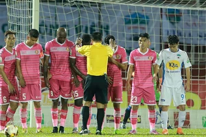 Sài Gòn có hai đội bóng buồn tẻ…