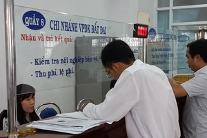 Trễ hẹn hồ sơ nhà, đất tại nhiều quận, huyện