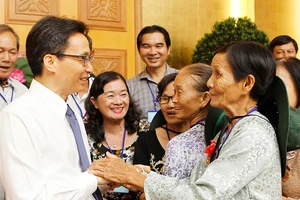 Phó Thủ tướng tiếp đoàn người có công tỉnh Tiền Giang
