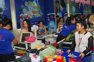 Cớ gì can thiệp cả giờ mở, đóng cửa của siêu thị?