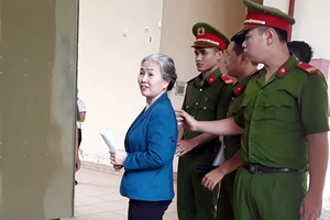 4 kẻ lừa đảo, viện chỉ truy tố 1 người