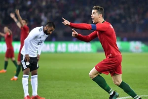 Tuổi 33 của Ronaldo và gánh nặng Bồ Đào Nha