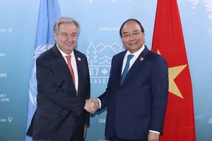 Thủ tướng tiếp xúc song phương với lãnh đạo các nước G7