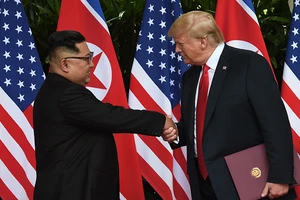 Thượng đỉnh Mỹ-Triều: Cái bắt tay bước qua quá khứ