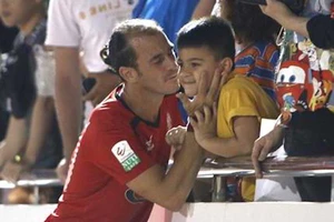 Hai cựu binh từ Brazil và Argentina làm nóng sân bóng